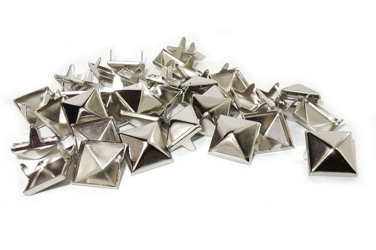 Pyramidennieten klein