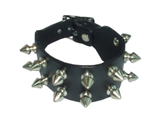 Killernietenarmband